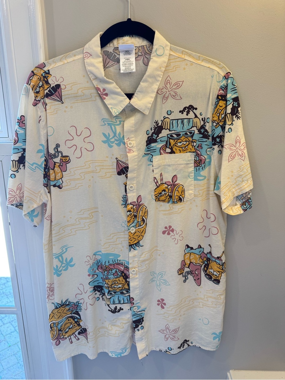 Men's Short-Sleeve Button-Up Shirt with Tropical Print